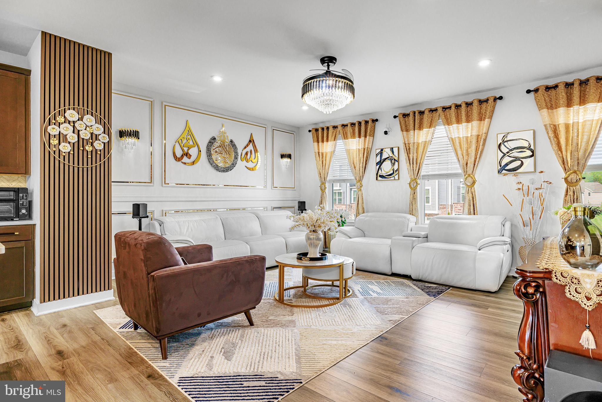 109 Torrey Drive Newark, DE 19702 - Photo 19 of 49 a living room with furniture and a large window