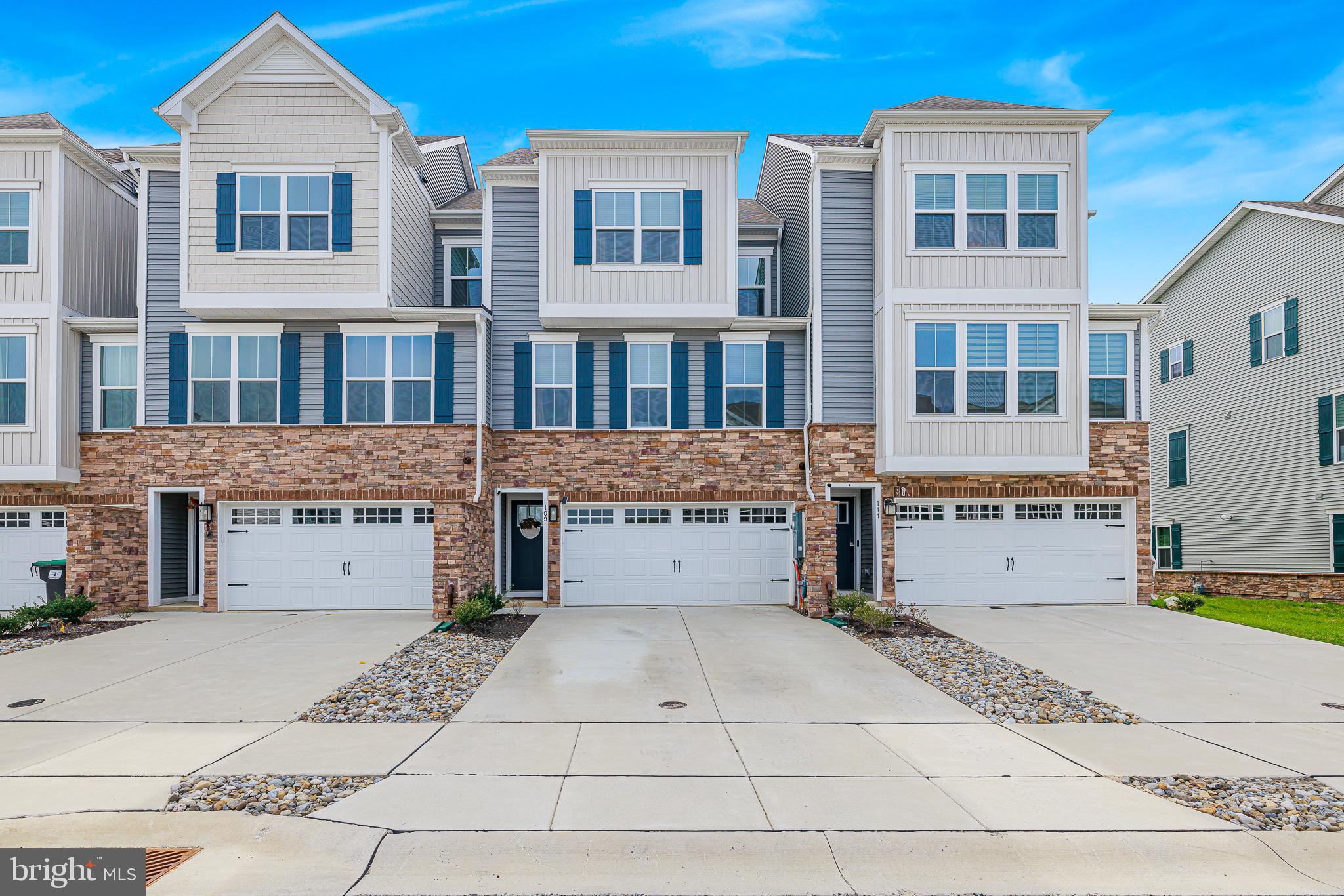 109 Torrey Drive Newark, DE 19702 - Photo 2 of 49 a view of a large white building
