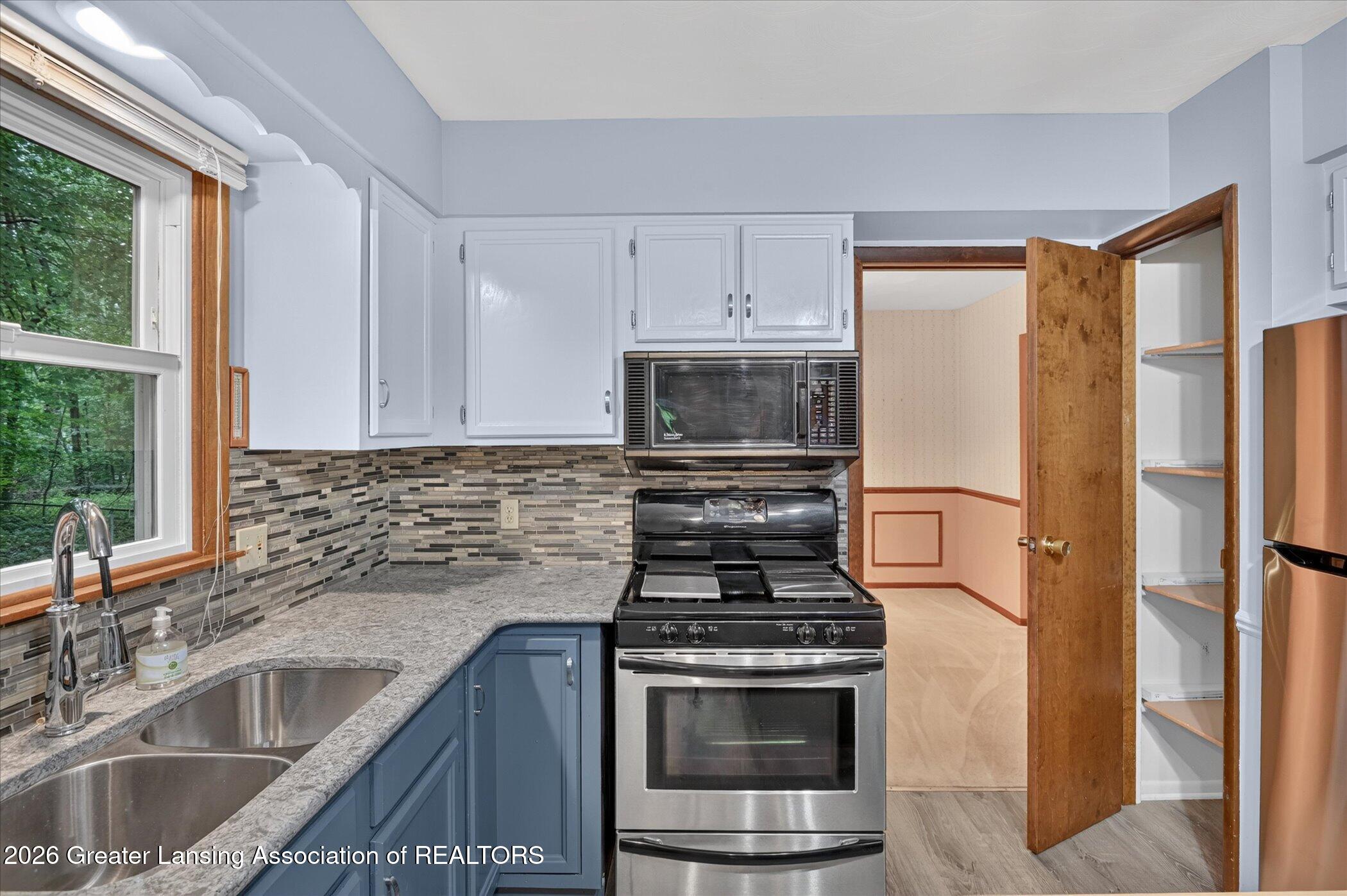 5705 Lakeview Drive Perry, MI 48872 - Photo 20 of 52 20-5705-Lakeview-Dr-WindowStill
