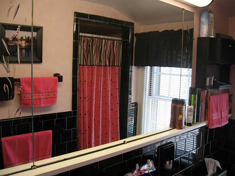 58 Briarcliffe Road Cranston, RI 02910 - Photo 23 of 25 Bathroom. 2 nd floor bath