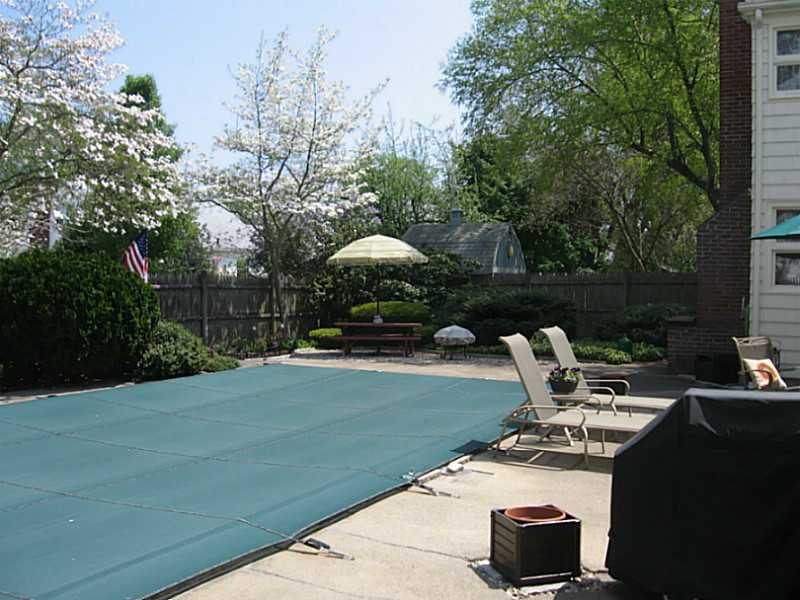 58 Briarcliffe Road Cranston, RI 02910 - Photo 5 of 25 Yard/Garden.
