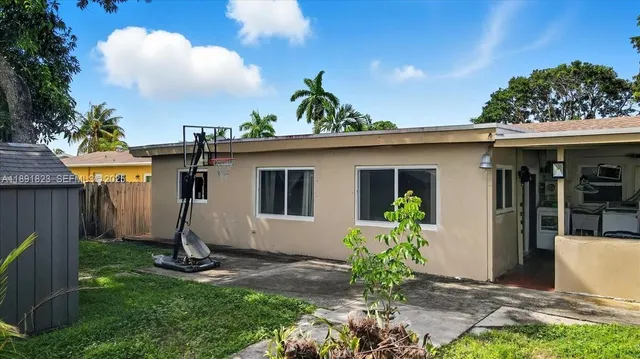 $425,000 | 514 Southwest 72nd Terrace, North Lauderdale, FL 33068