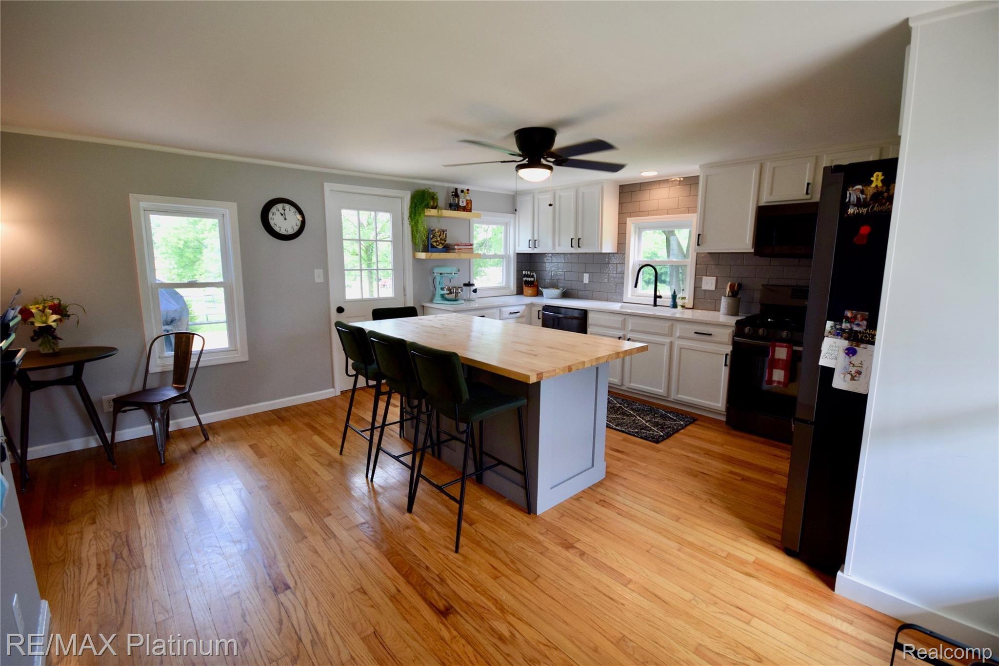 9163 Hogan Road Fenton, MI 48430 - Photo 9 of 34 DSC_0170.jpg
