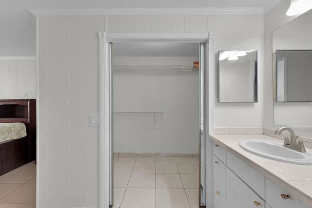 a view of walk in closet with cabinet