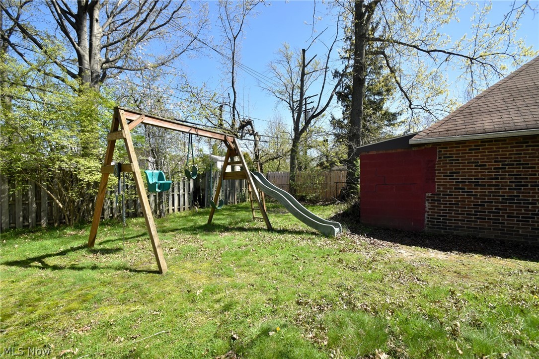 2389 South Taylor Road Cleveland, OH 44118 - Photo 36 of 37 Gallery Image 36