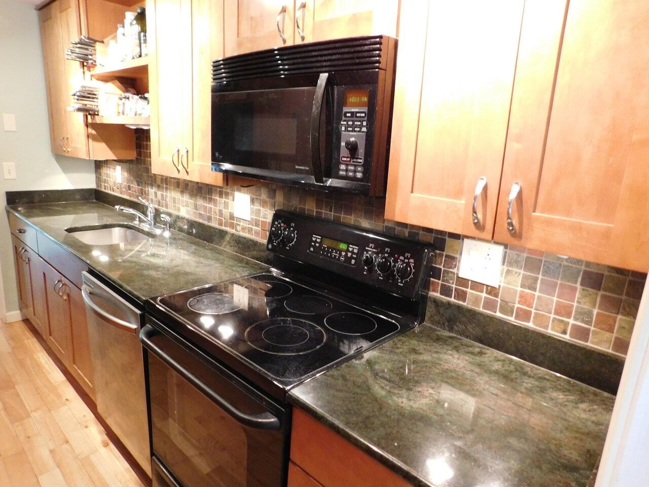 293 Locust Hill Road Shelburne, VT 05482 - Photo 6 of 39 Gallery Image 6