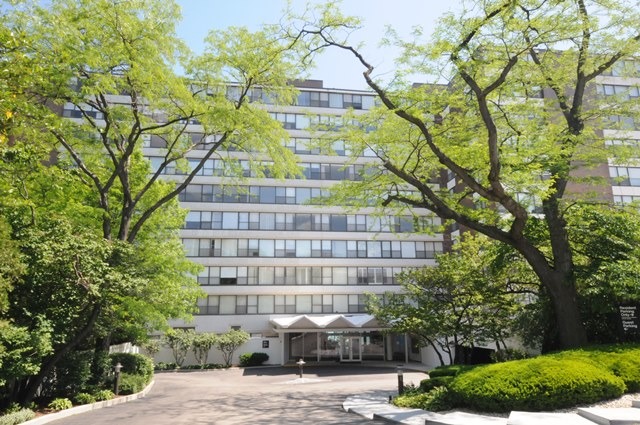1616 Sheridan Road, Unit 4H Wilmette, IL 60091 - Photo 1 of 16 a front view of a building