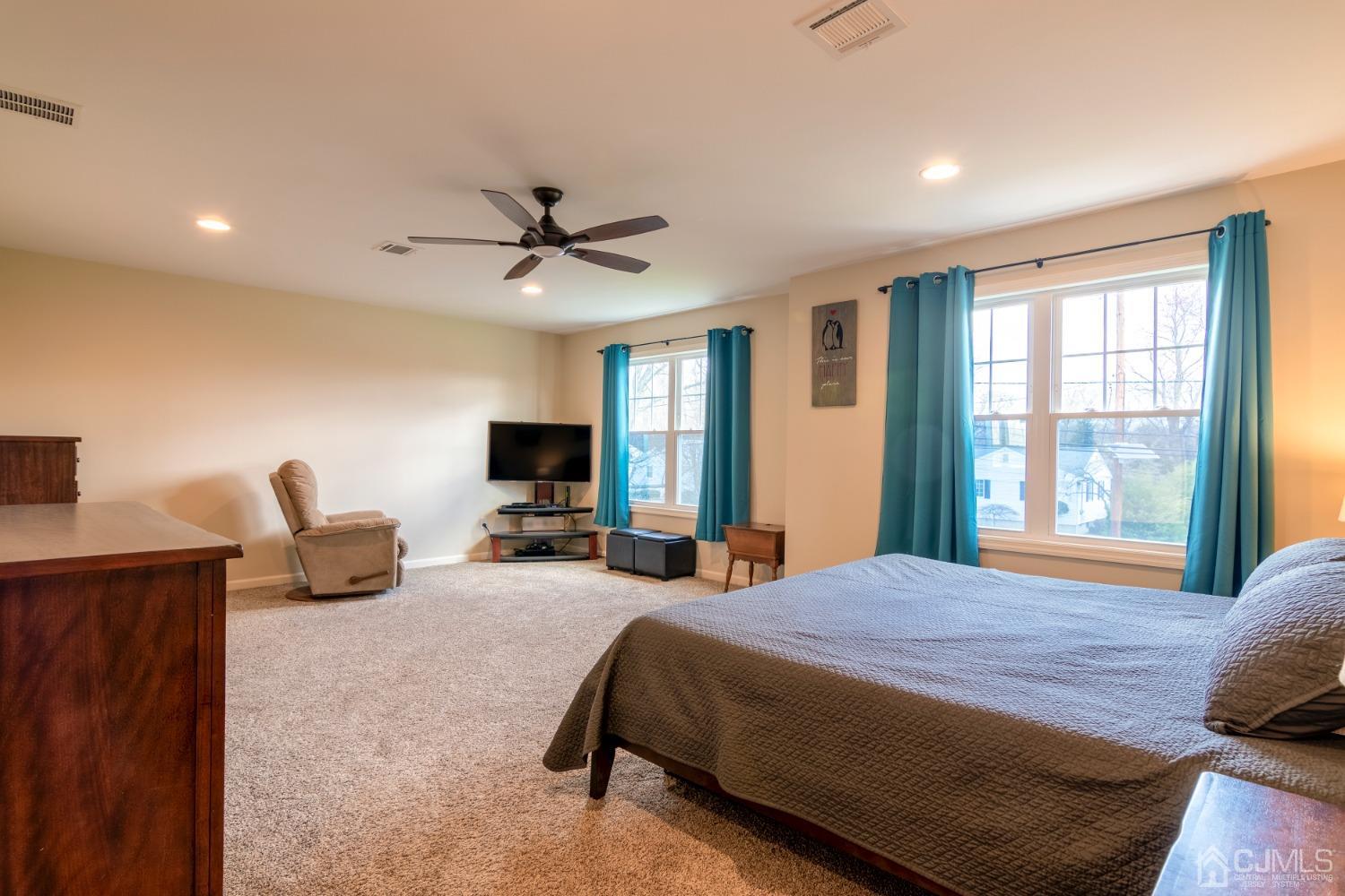 1422 Huron Road North Brunswick, NJ 08902 - Photo 13 of 24 Gallery Image 13