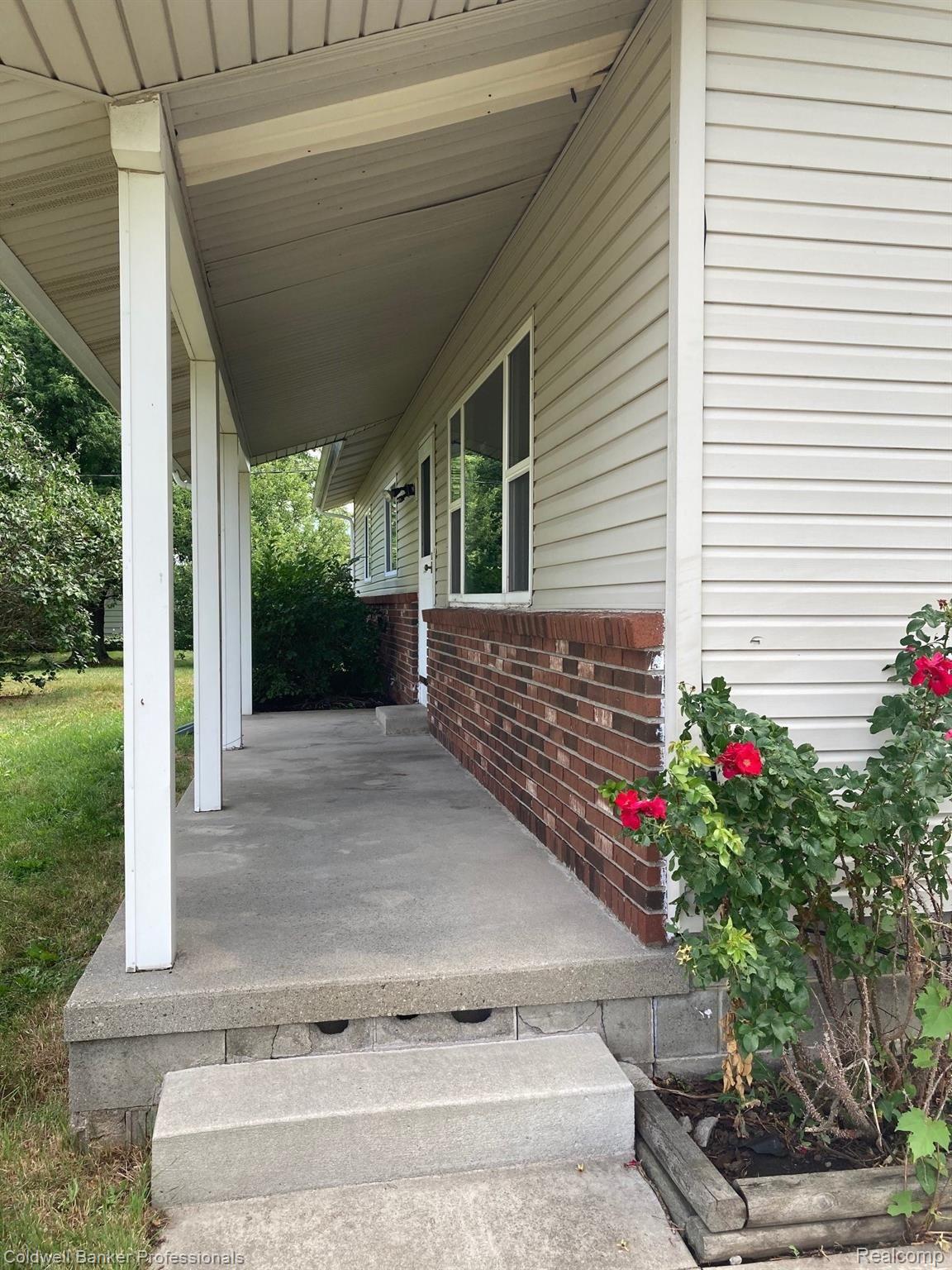 15545 Dudley Road Yale, MI 48097 - Photo 3 of 26 Covered Front Porch.jpg