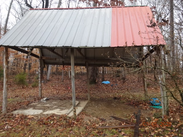 1882 Jordan Road Chapmansboro, TN 37035 - Photo 5 of 13 a view of a backyard with under an umbrella