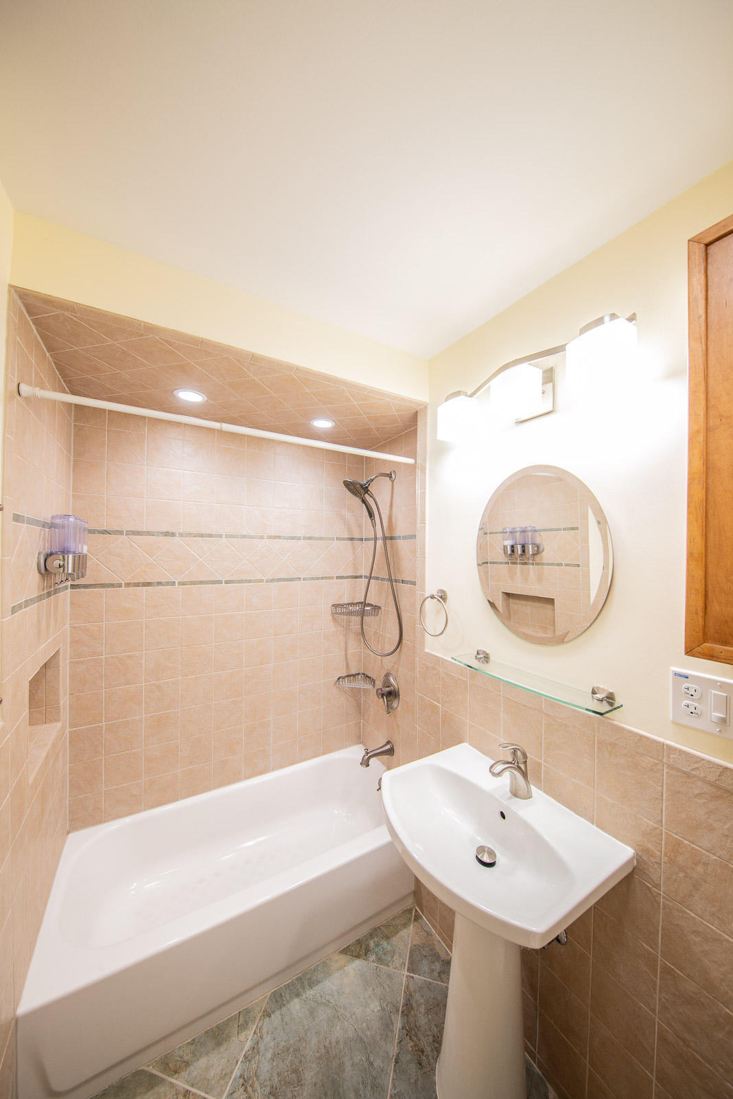 103 Stanton Lane Oak Ridge, TN 37830 - Photo 17 of 34 stanton main bath 1