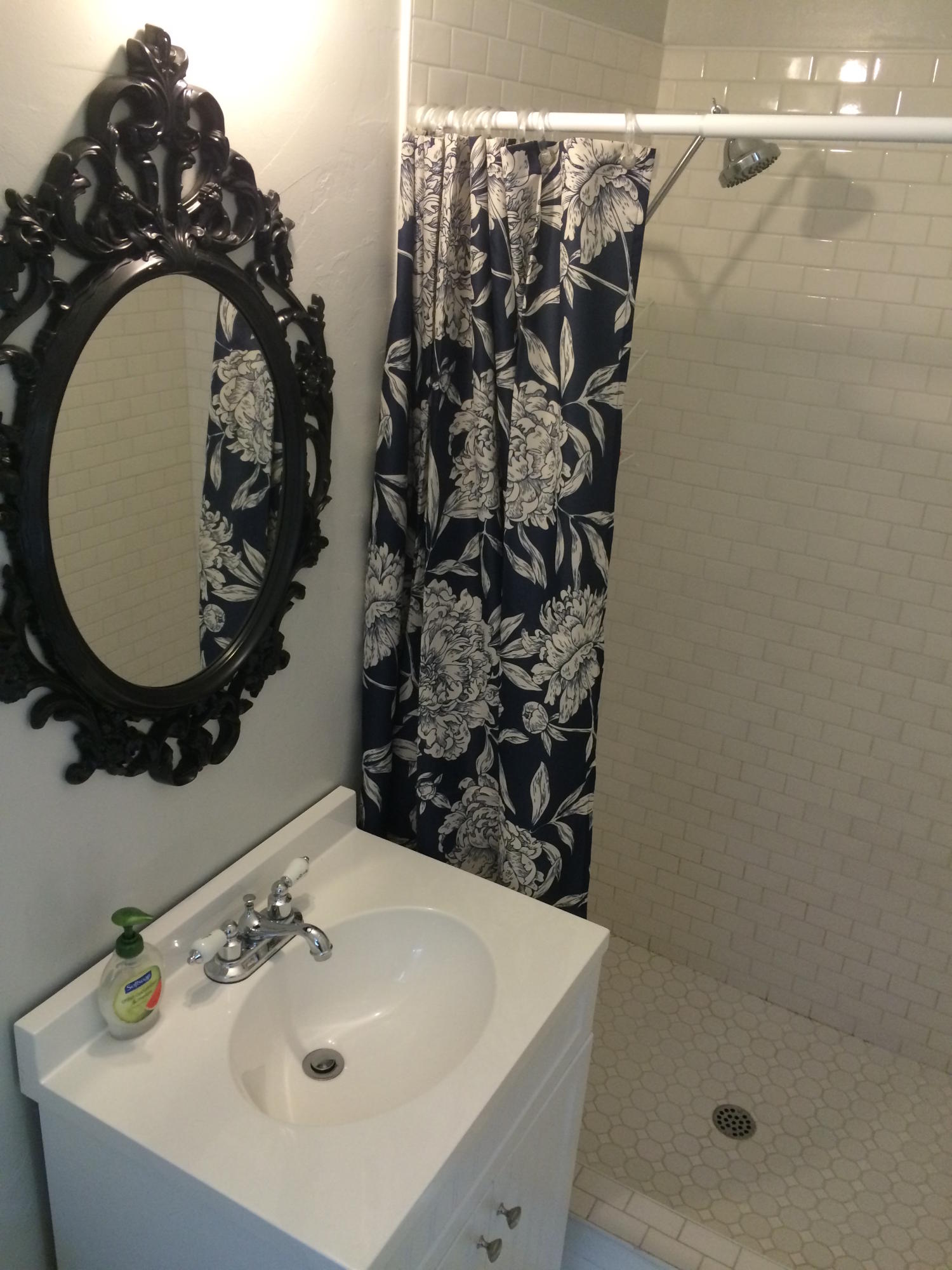 639 Ridge Road Redding, CA 96003 - Photo 11 of 16 guest bath, main
