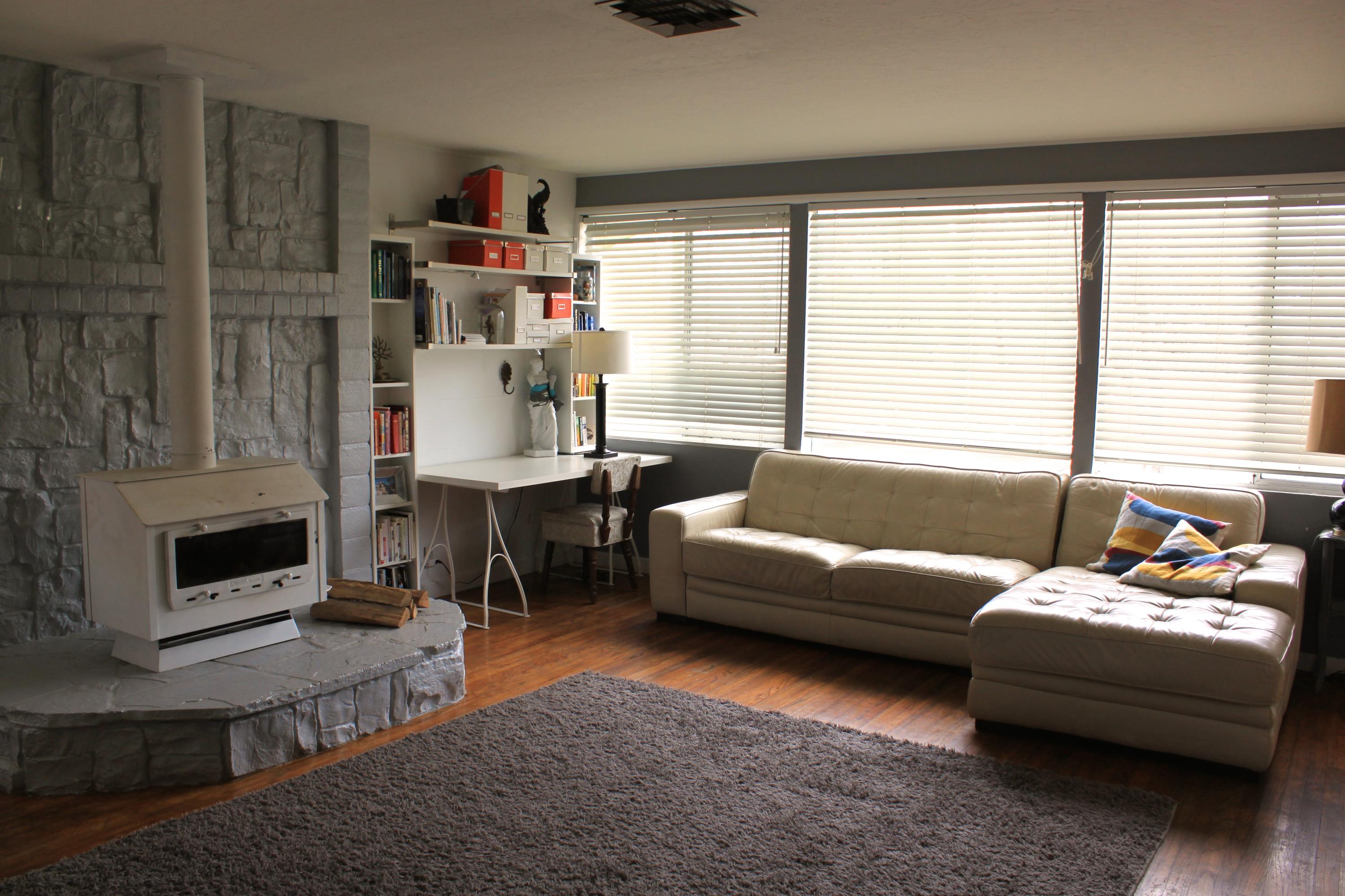639 Ridge Road Redding, CA 96003 - Photo 3 of 16 Living room Main