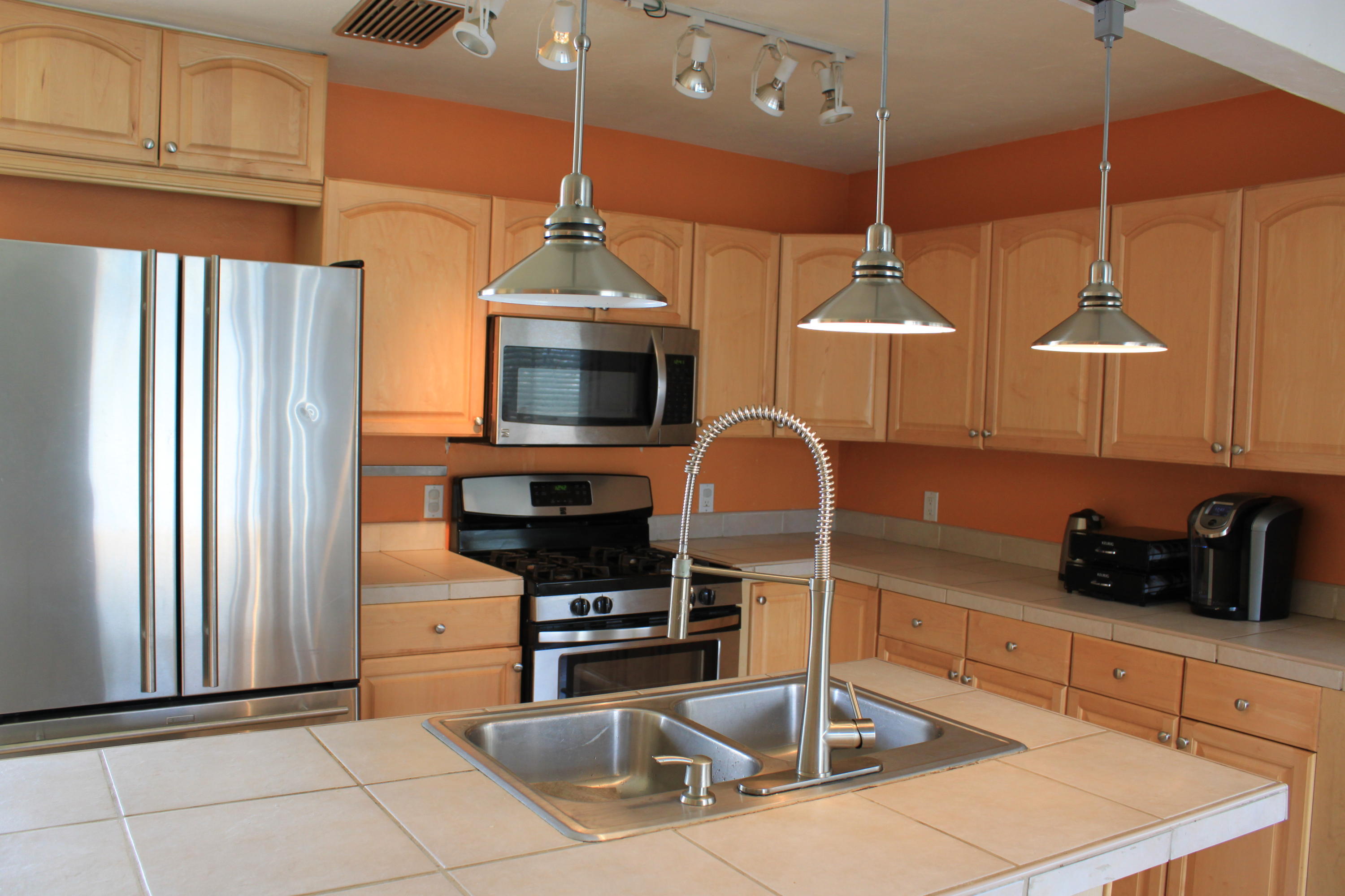 639 Ridge Road Redding, CA 96003 - Photo 8 of 16 Kitchen Main