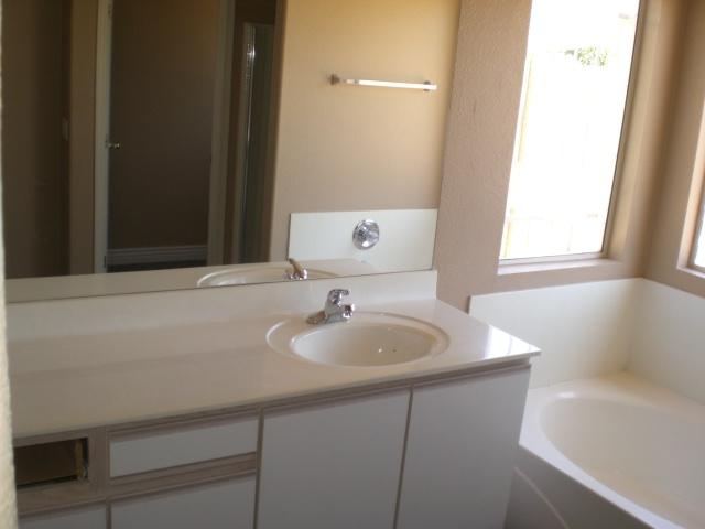 9045 West Monte Vista Road Phoenix, AZ 85037 - Photo 5 of 5 MASTER BATH