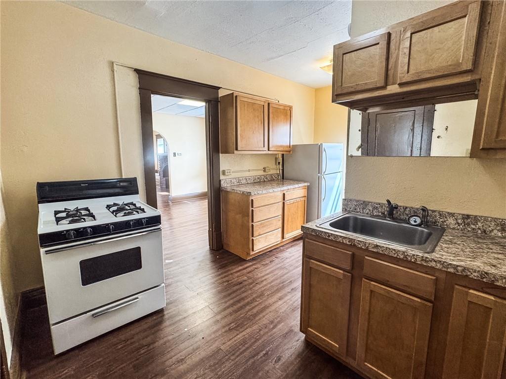 811 Wilmington Road, Unit 6 New Castle, PA 16101 - Photo 10 of 16 a kitchen with stainless steel appliances granite countertop a stove a sink and a microwave
