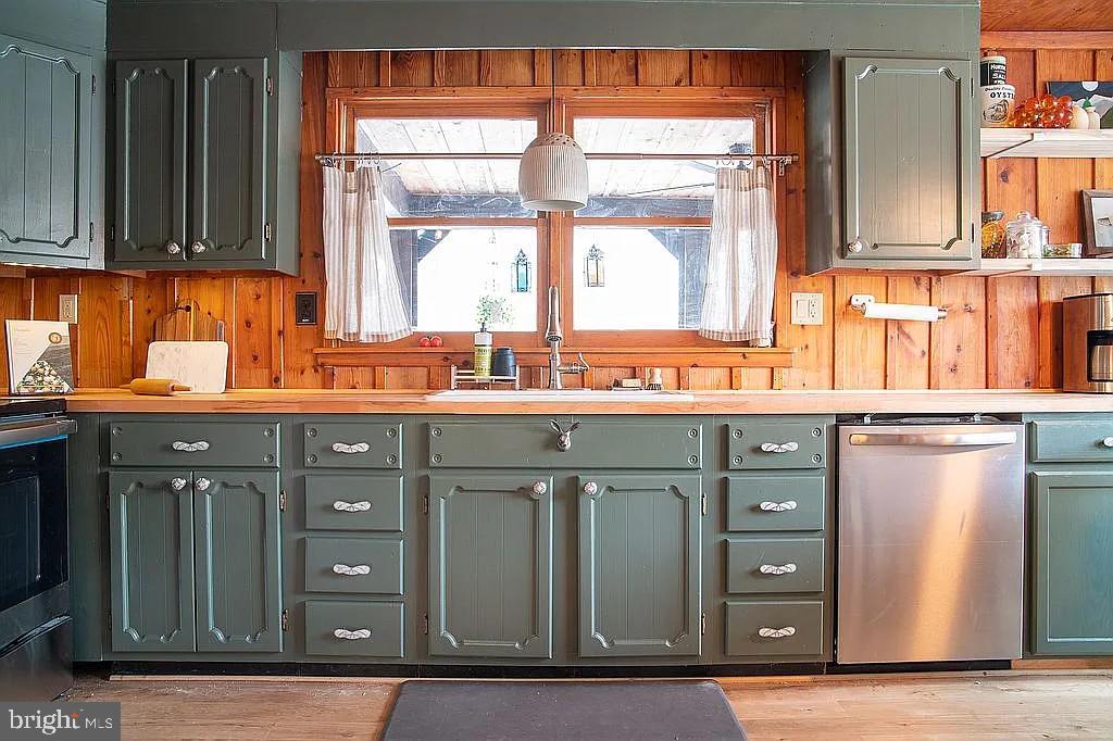 590 Hunters Camp Road Great Cacapon, WV 25422 - Photo 5 of 7 Cabin country kitchen
