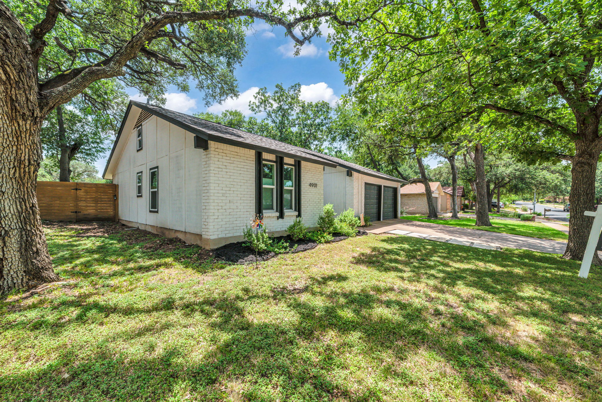 4901 Powder River Road Austin, TX 78759 - Photo 4 of 34