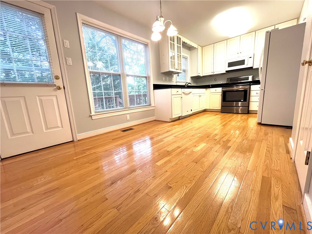 10224 Raintree Commons Lane Henrico, VA 23238 - Photo 12 of 35 Kitchen with breakfast area