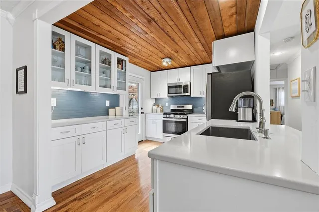 $389,000 | 7705 Colonial Drive, Prairie Village, KS 66208