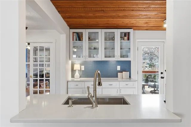 $389,000 | 7705 Colonial Drive, Prairie Village, KS 66208