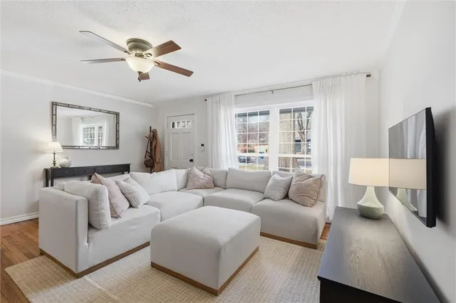 $389,000 | 7705 Colonial Drive, Prairie Village, KS 66208