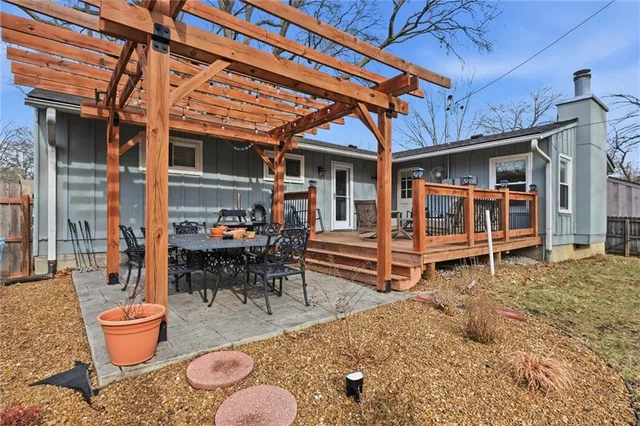 $389,000 | 7705 Colonial Drive, Prairie Village, KS 66208