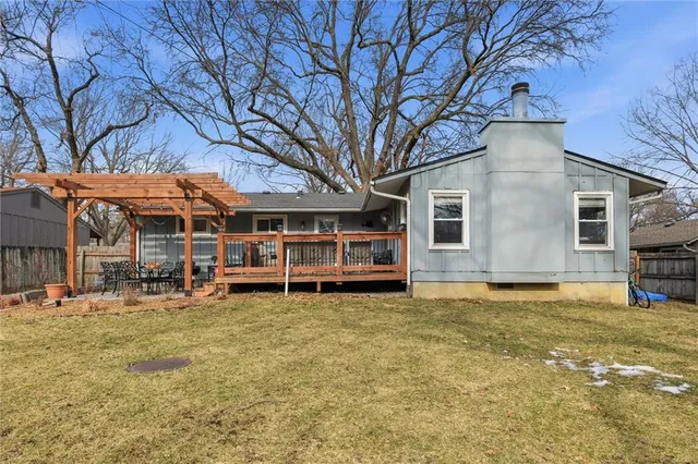 $389,000 | 7705 Colonial Drive, Prairie Village, KS 66208