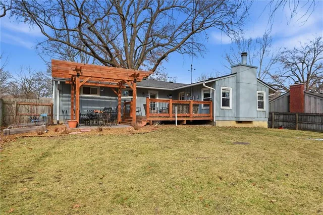 $389,000 | 7705 Colonial Drive, Prairie Village, KS 66208