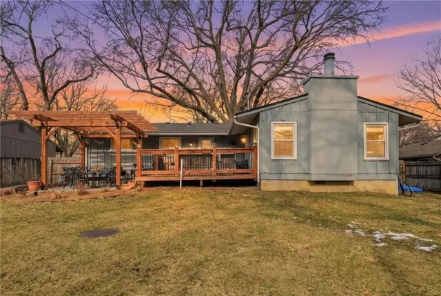 $389,000 | 7705 Colonial Drive, Prairie Village, KS 66208