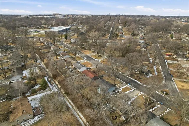 $389,000 | 7705 Colonial Drive, Prairie Village, KS 66208