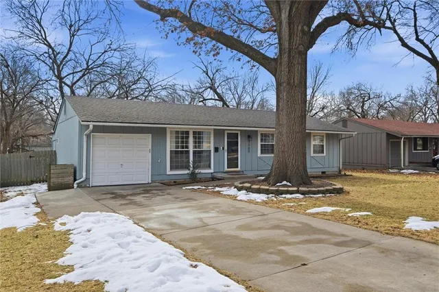 $389,000 | 7705 Colonial Drive, Prairie Village, KS 66208