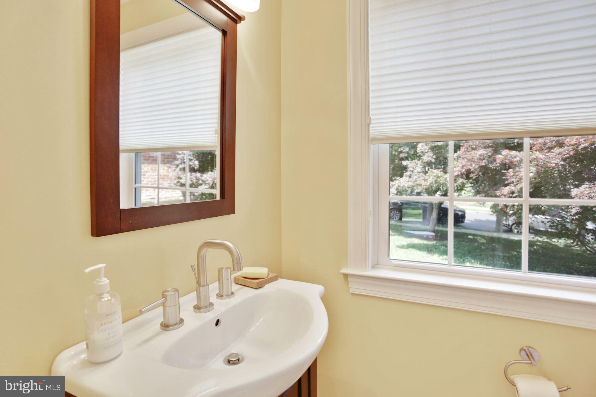 2810 Rittenhouse Street Northwest Washington, DC 20015 - Photo 11 of 24 Powder room