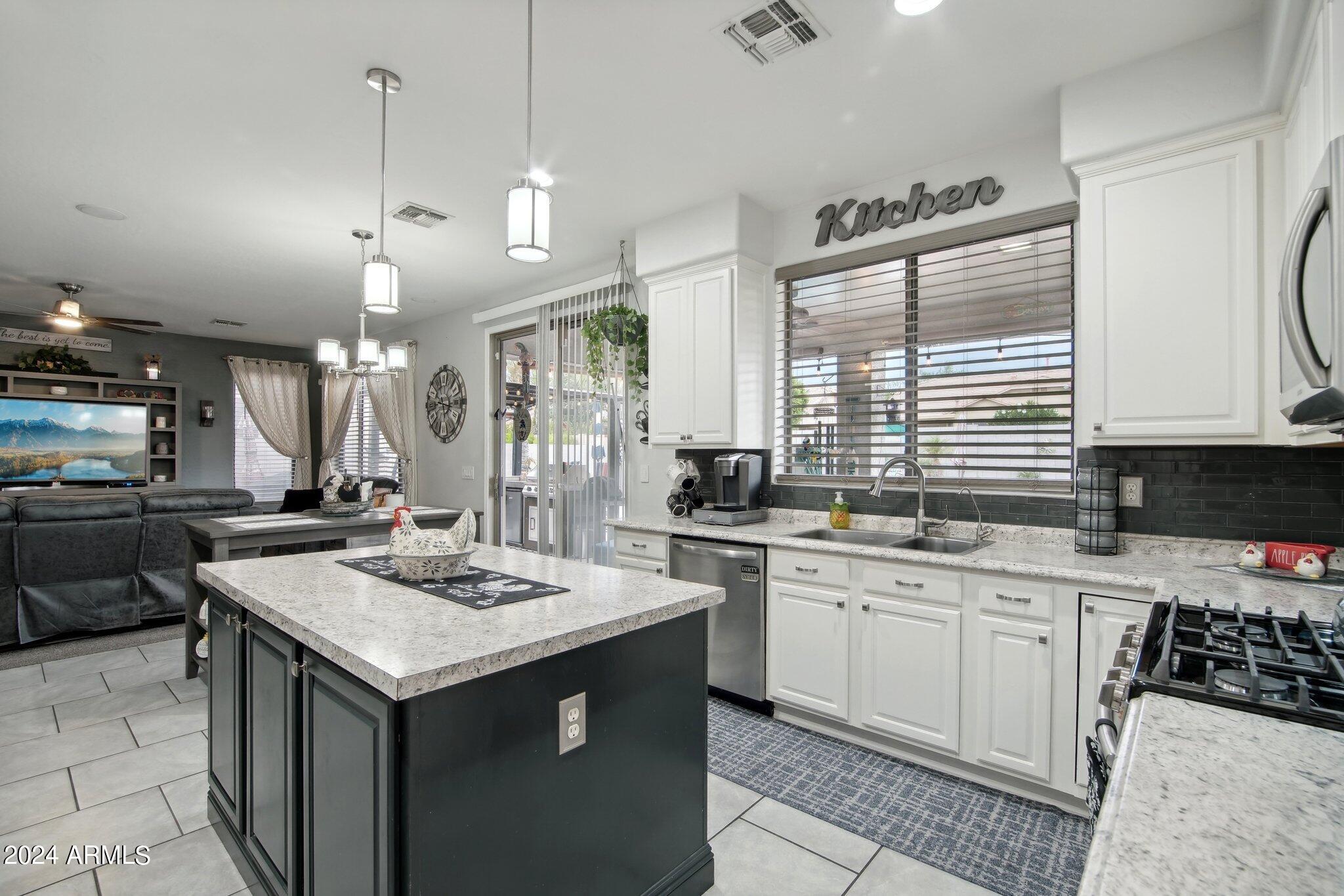 3514 West Riordan Ranch Road Phoenix, AZ 85083 - Photo 5 of 33 W Riordan Ranch Rd-014