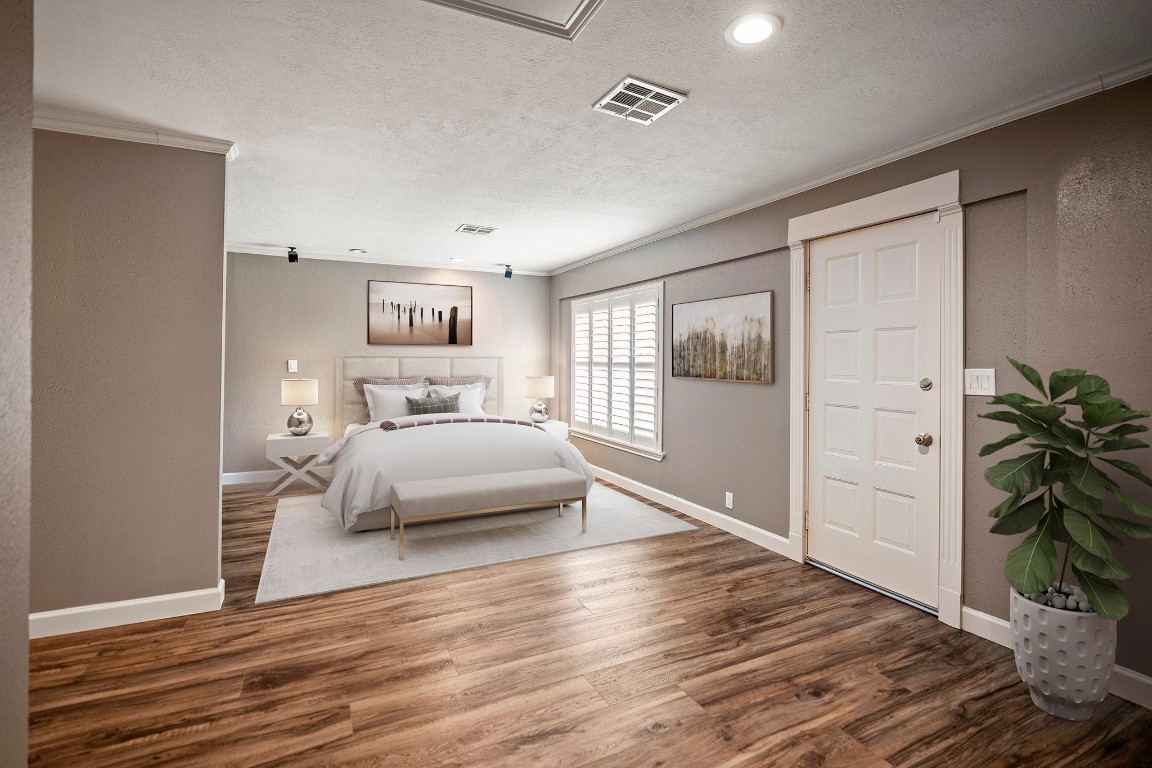 1306 Riverview Court Houston, TX 77077 - Photo 20 of 43 a bedroom with a bed and a potted plant