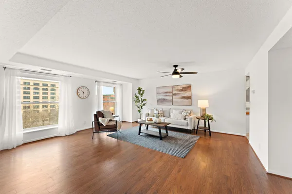 $240,000 | 198 6th Street East, Unit 501, St. Paul, MN 55101