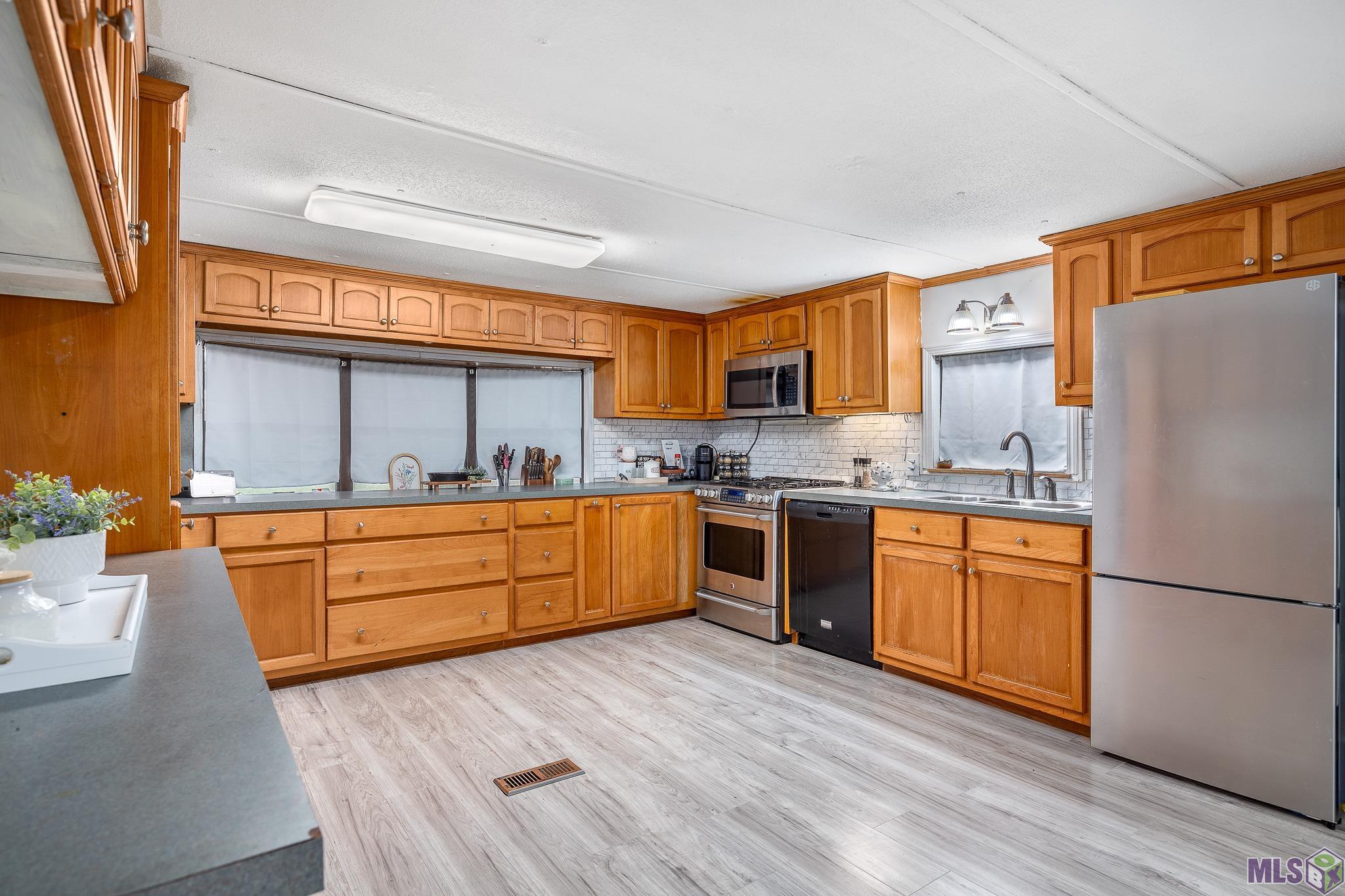 16481 Kinchen Road Livingston, LA 70754 - Photo 11 of 25 Stainless Steel Appliances