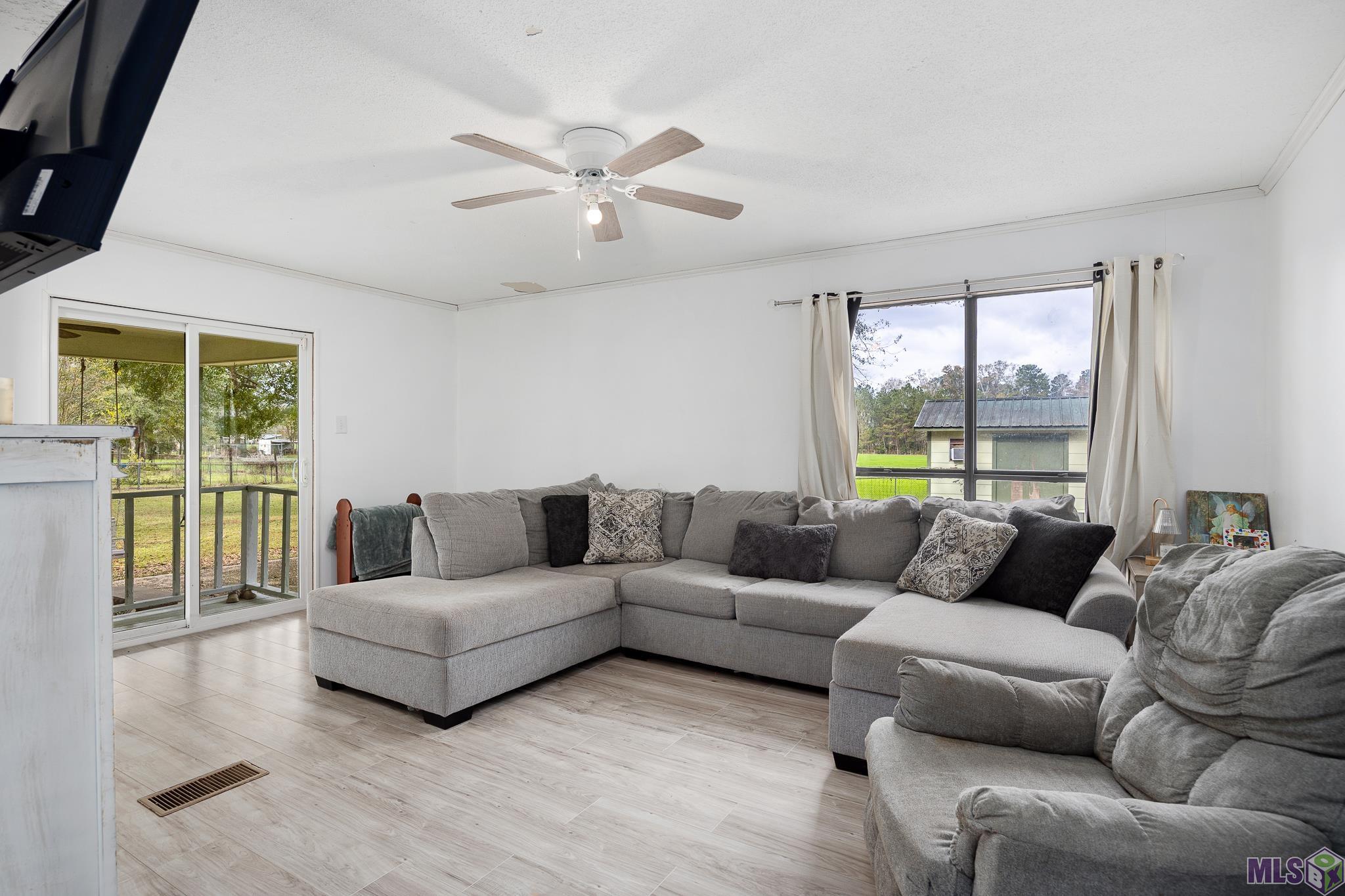 16481 Kinchen Road Livingston, LA 70754 - Photo 7 of 25 Living Room