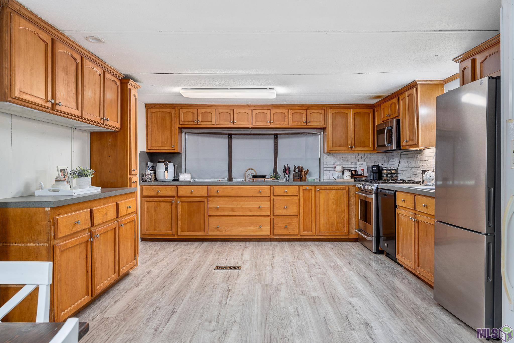 16481 Kinchen Road Livingston, LA 70754 - Photo 10 of 25 Kitchen