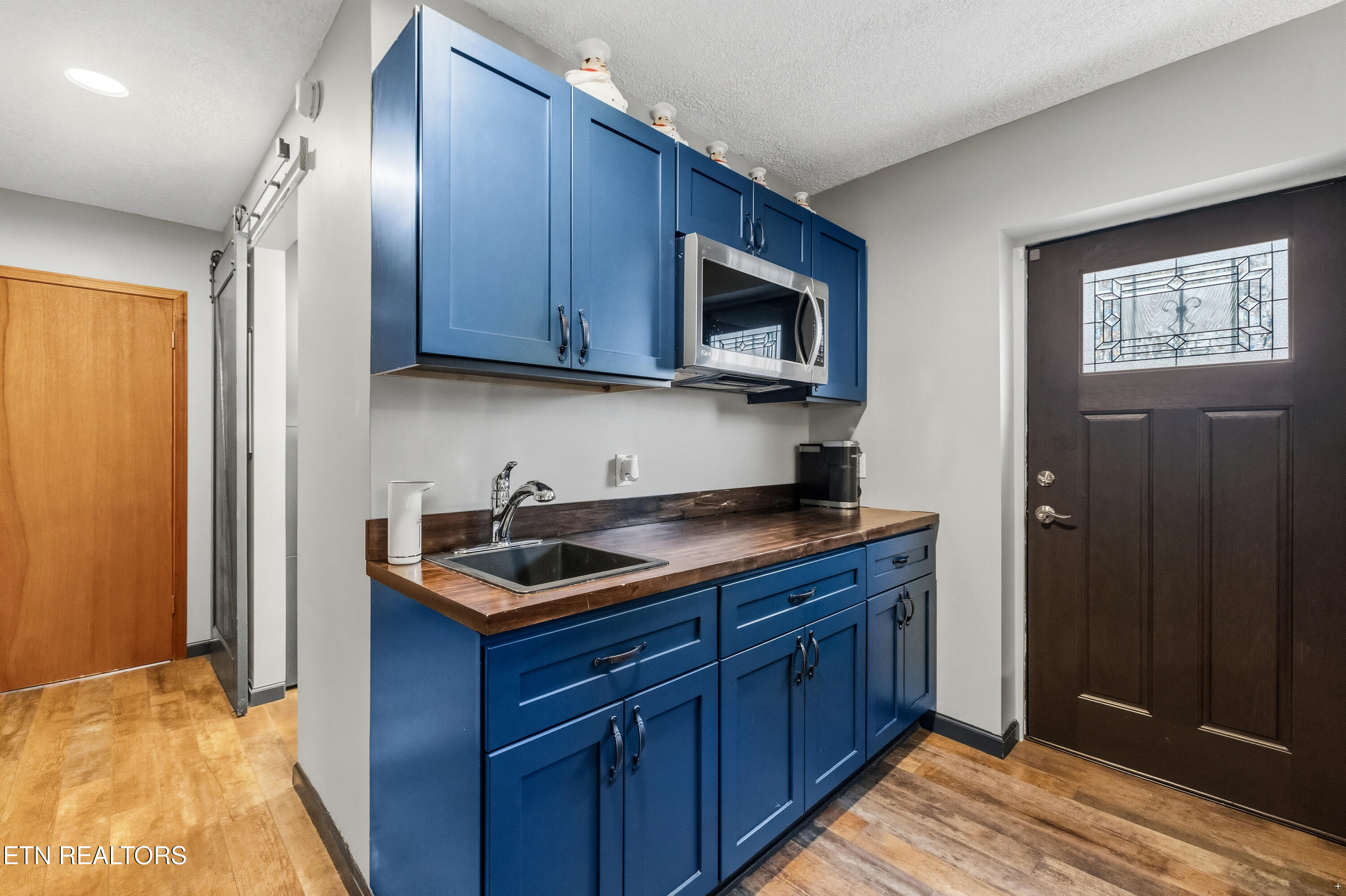 4120 West Emory Road Powell, TN 37849 - Photo 26 of 39 Kitchenette