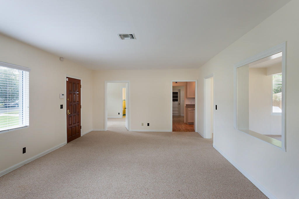 235 Potter Road West Palm Beach, FL 33405 - Photo 4 of 12 20141205_235Potter_007.jpg
