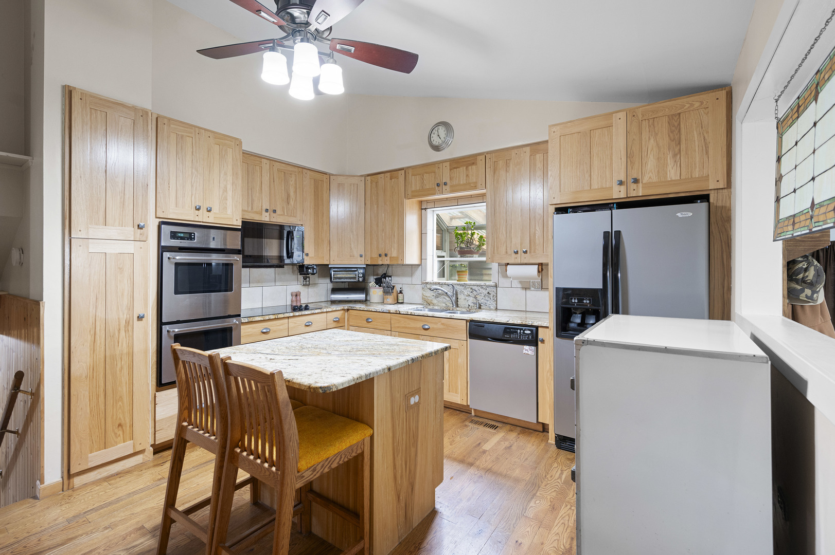 1011 Kohley Road Lisle, IL 60532 - Photo 6 of 26 a kitchen with appliances a sink and cabinets