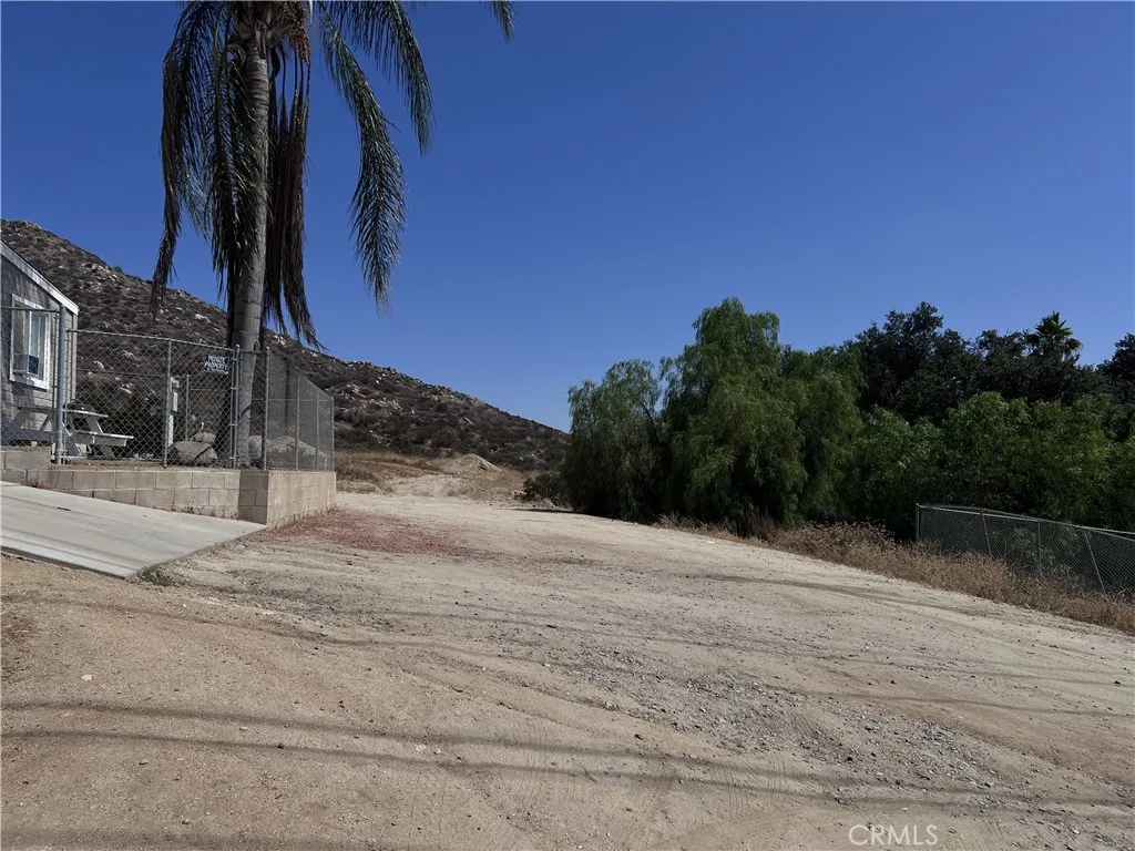 32962 West Wildomar, CA 92595 - Photo 7 of 9 a backyard of a house