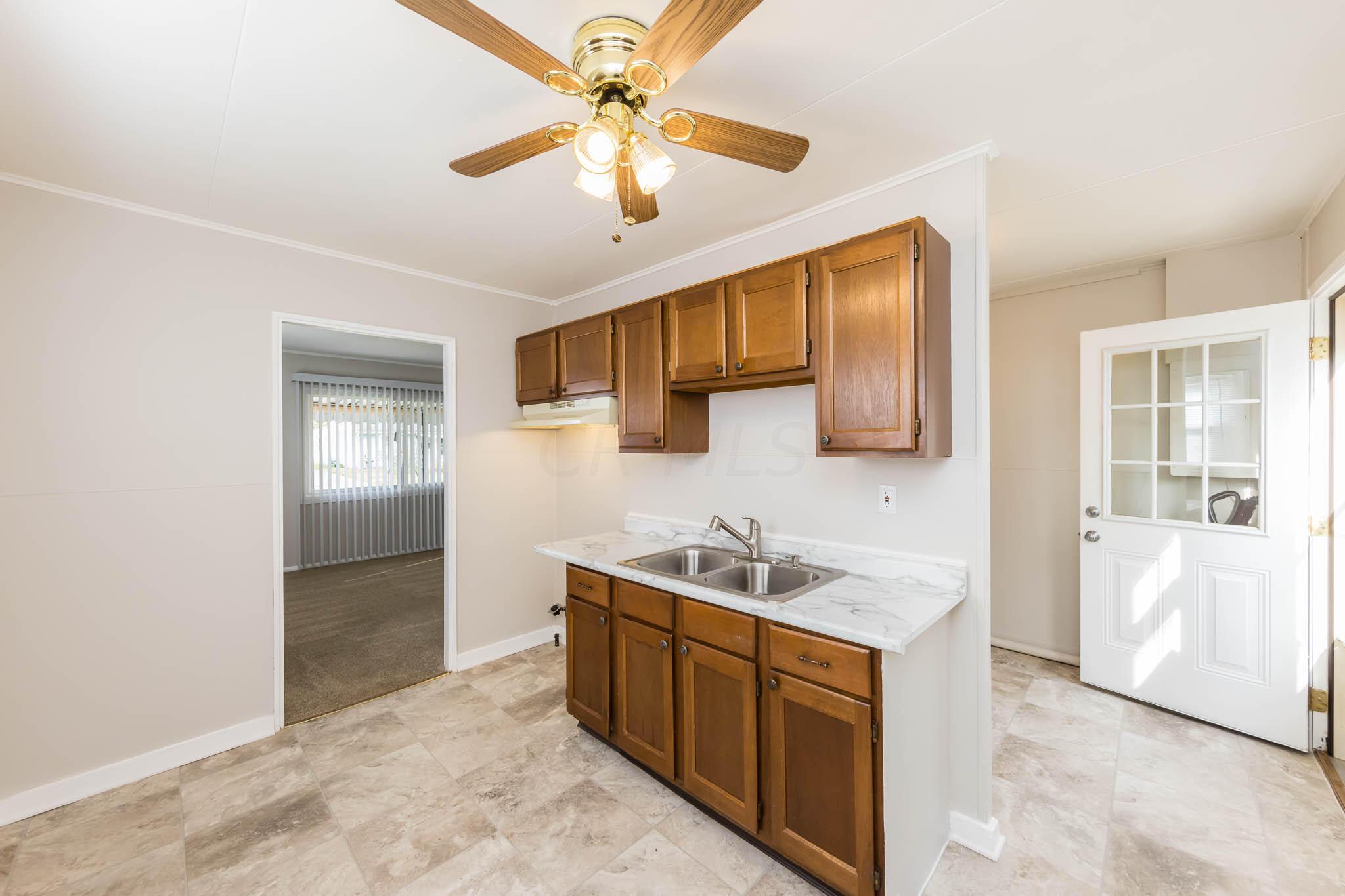 248 Ross Road Columbus, OH 43213 - Photo 21 of 29 Kitchen