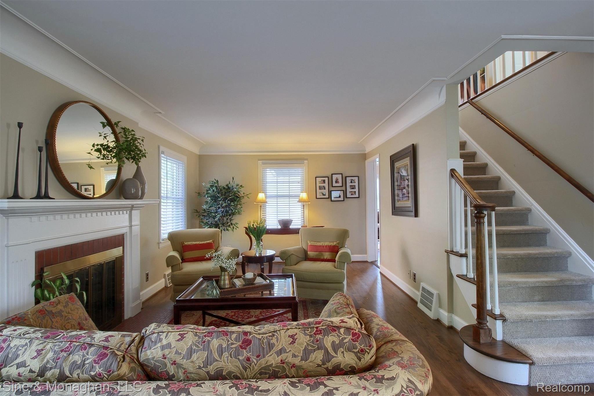 4-Living Room.jpg
