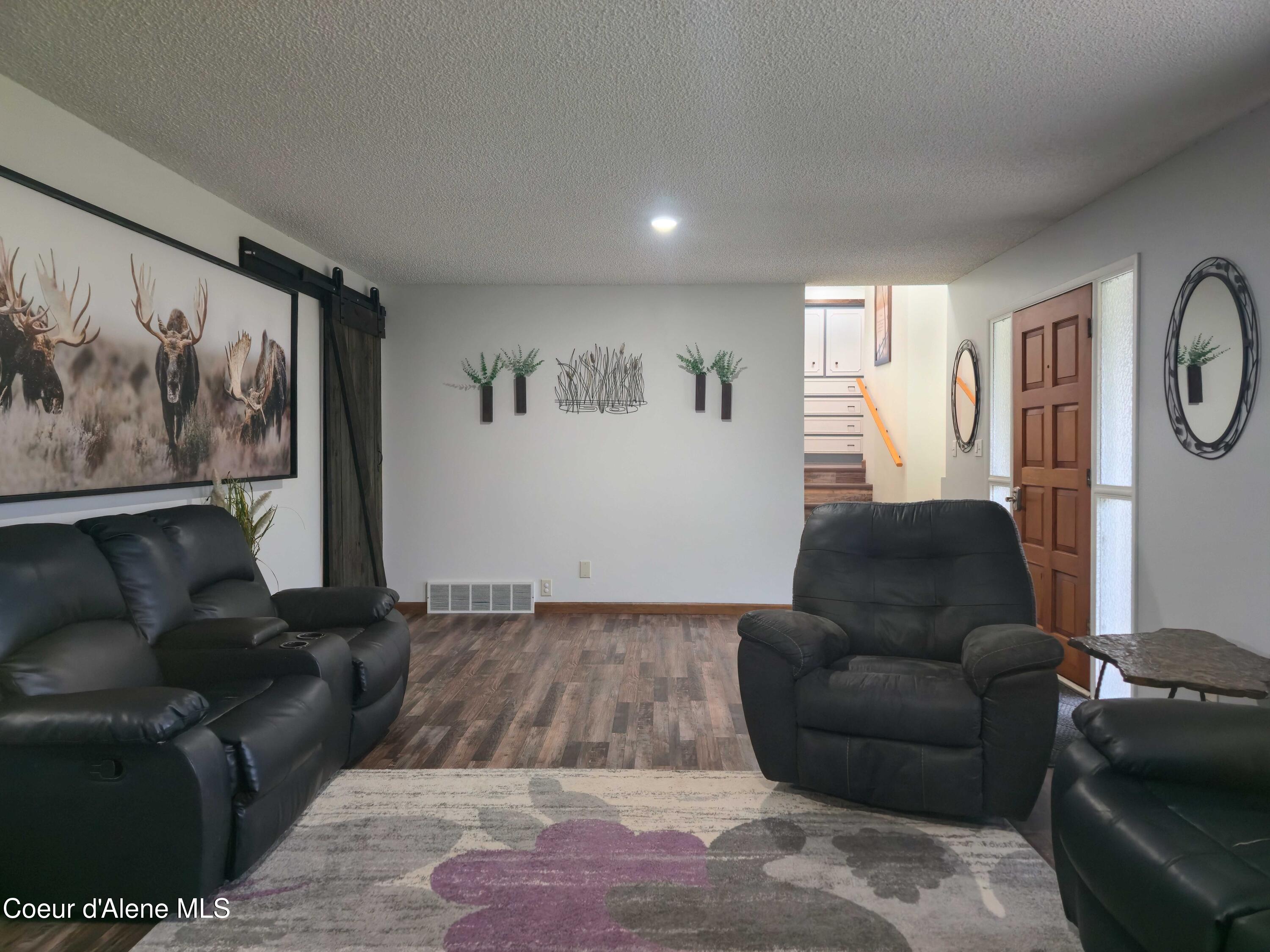 333 South 14th Street St. Maries, ID 83861 - Photo 11 of 39 Living Room