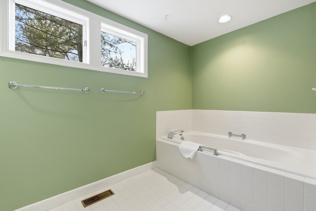 18 Quail Run, Unit 18 Acton, MA 01720 - Photo 16 of 23 a bathroom with a bathtub
