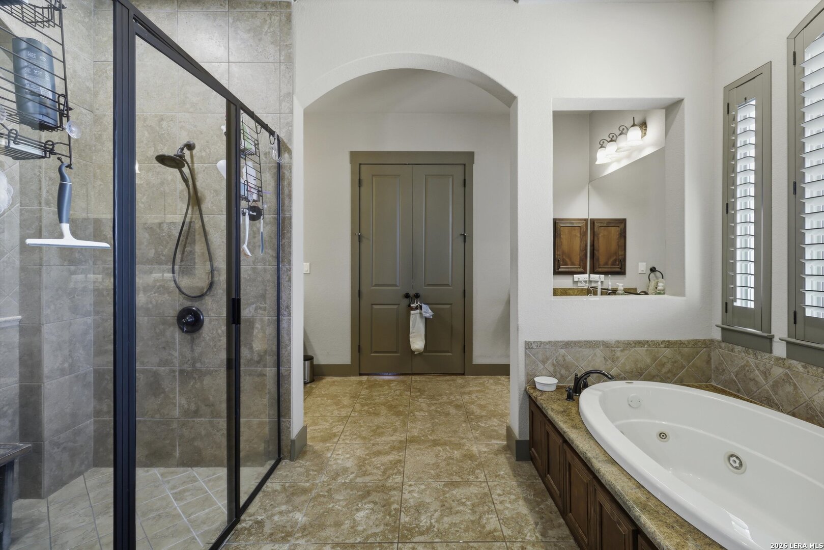 439 Mystic Parkway Spring Branch, TX 78070 - Photo 26 of 39 a bathroom with a tub a sink and mirror
