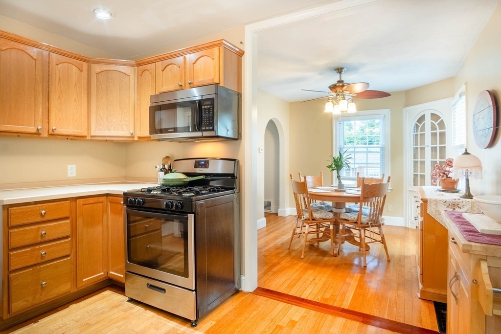 43 Ellsworth Avenue Springfield, MA 01118 - Photo 3 of 35