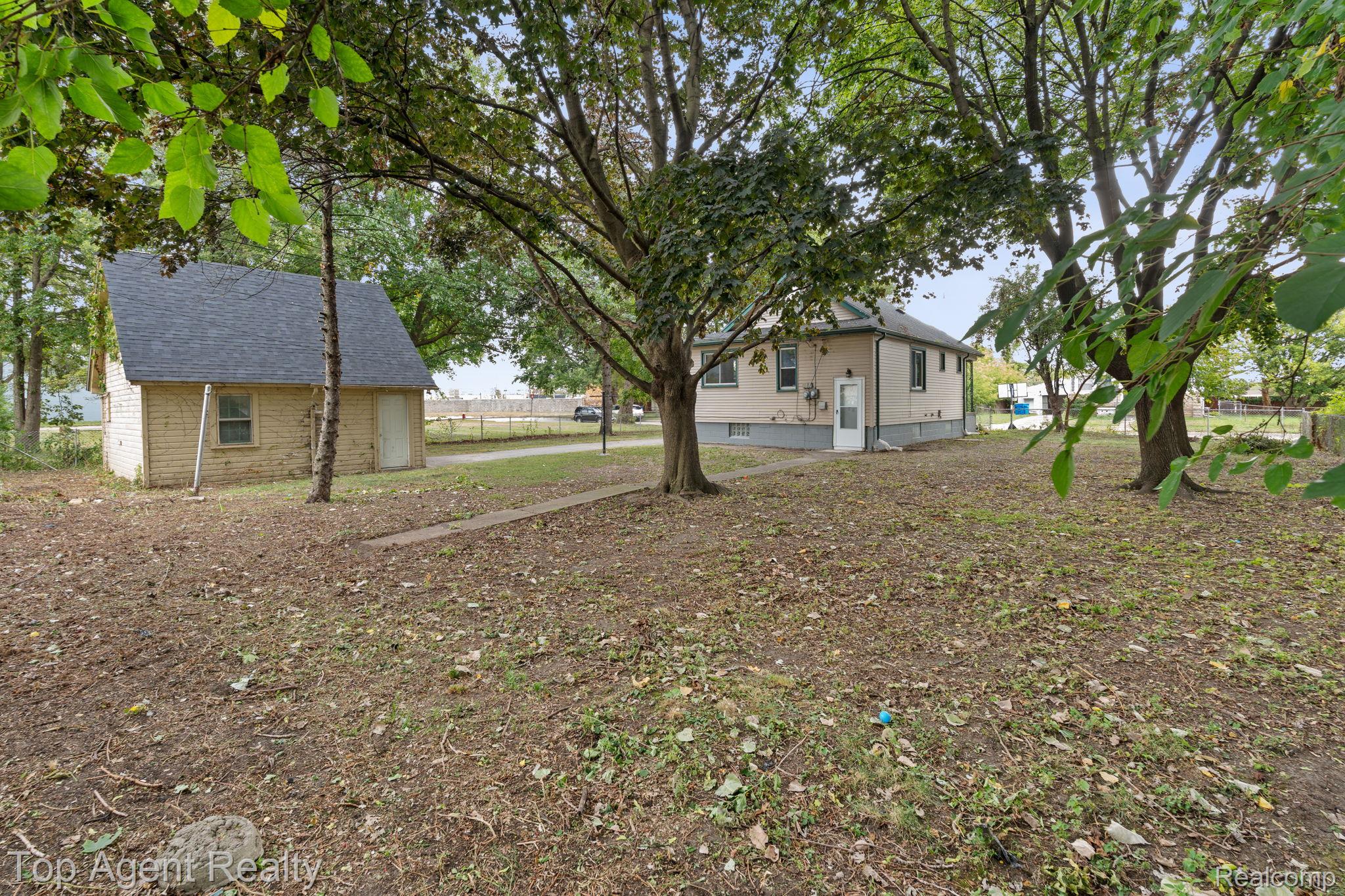 11453 Rivard Avenue Warren, MI 48089 - Photo 33 of 38 33-web-or-mls-11453 Rivard Ave_133.jpg